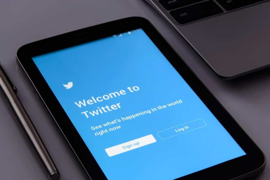 Πως να κάνεις unfollow όλους τους Twitter followers σου με ένα κλικ
