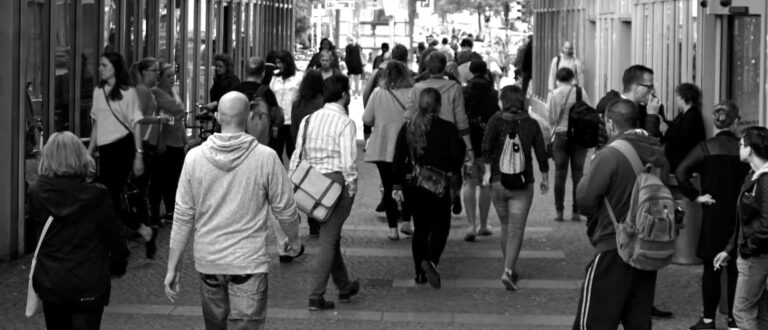 Μην περιμένεις τους άλλους να σου δώσουν επιβεβαίωση