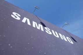 Τα κέρδη της Samsung μειώθηκαν στα μισά εξαιτίας των αργών πωλήσεων