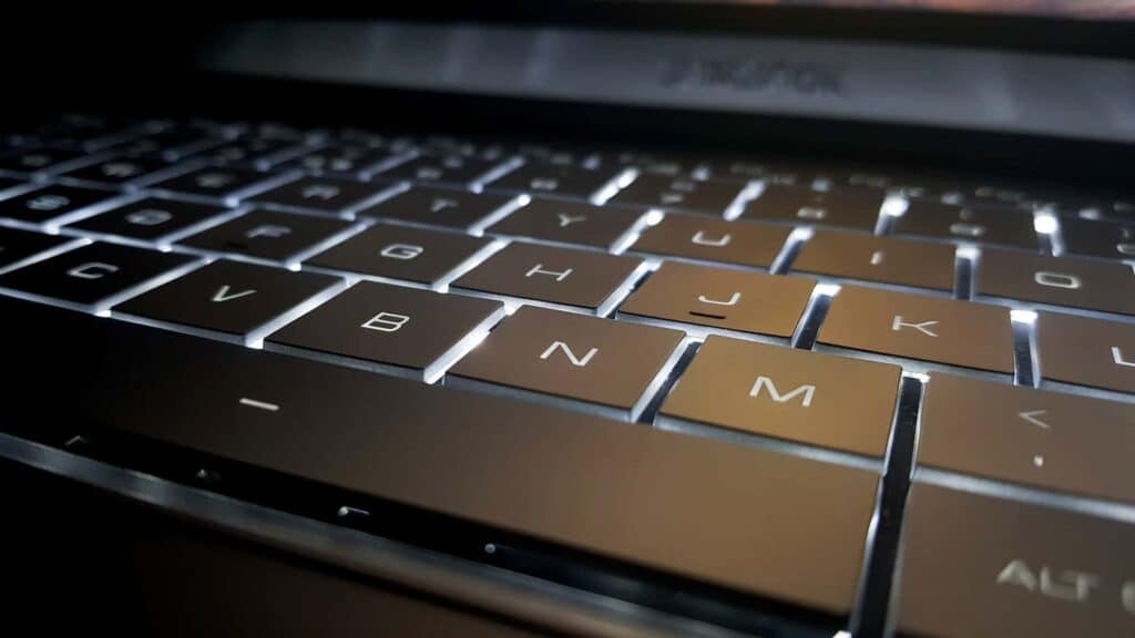 agora-laptop