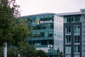 Αύξηση των μισθών στη Microsoft Σε τι αποσκοπεί ο αμερικανικός κολοσσός;