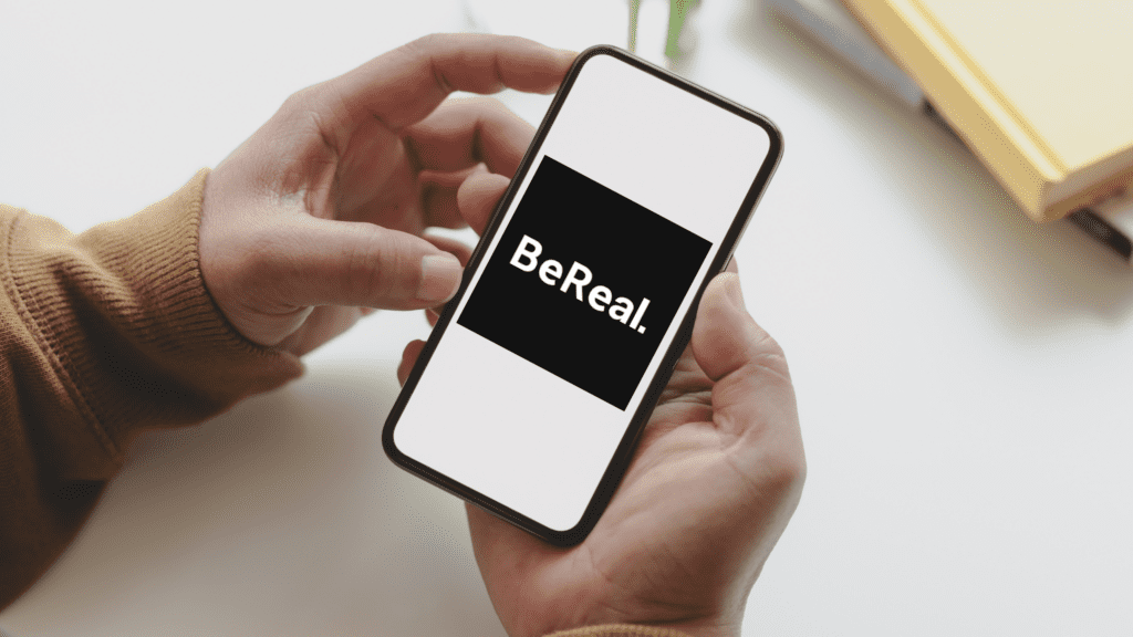 BeReal Το μέσο κοινωνικής δικτύωσης που κάνει πάταγο υποχρεώνοντάς σε να βγάλεις φωτογραφίες