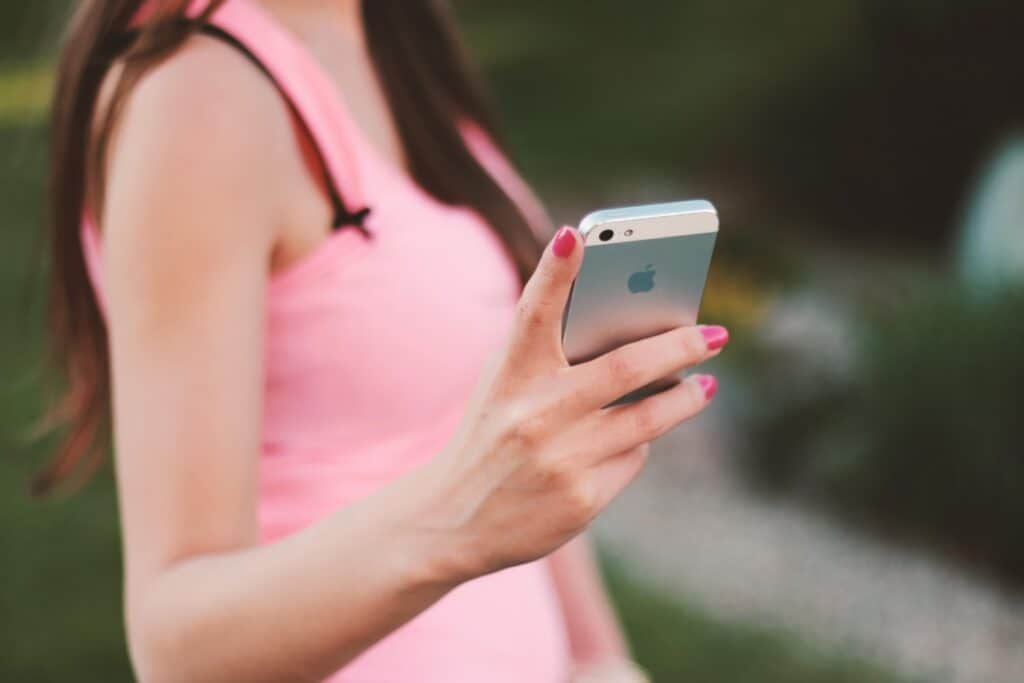 How to Πώς να ανακτήσεις τις επαφές σου στο iPhone (οδηγός)