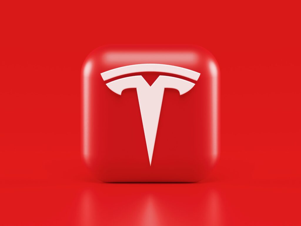 Απολύσεις στην Tesla Ο Elon Musk απολύει εργαζομένους του